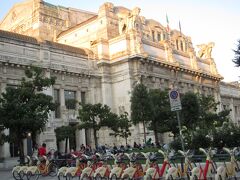 【ミラノ中央駅】

２０：２５
ミラノ中央駅に到着、空港からの所要時間は６０分程度といった感じでしょうか。ここから歩いてホテルへ向かいます！