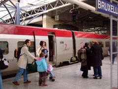 １０：５７

ほぼ定刻どおり、ブリュッセル南駅に到着♪