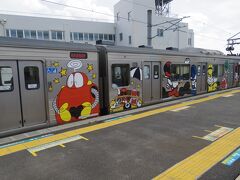 陸前赤井駅で、こんな電車とすれ違いました。