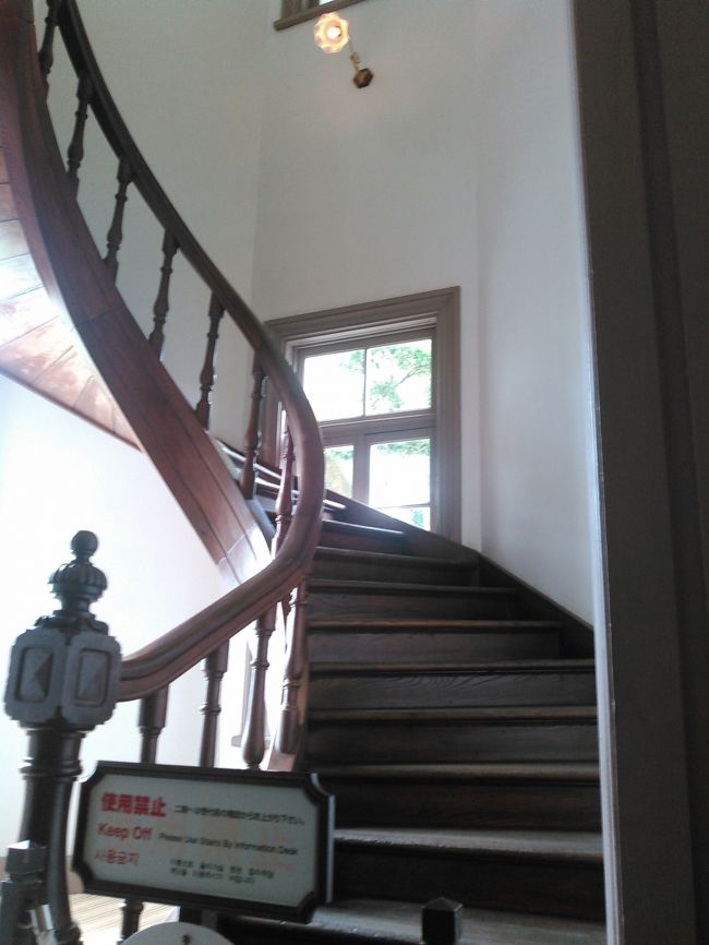 らせん階段。今はこちらから登ることができません。