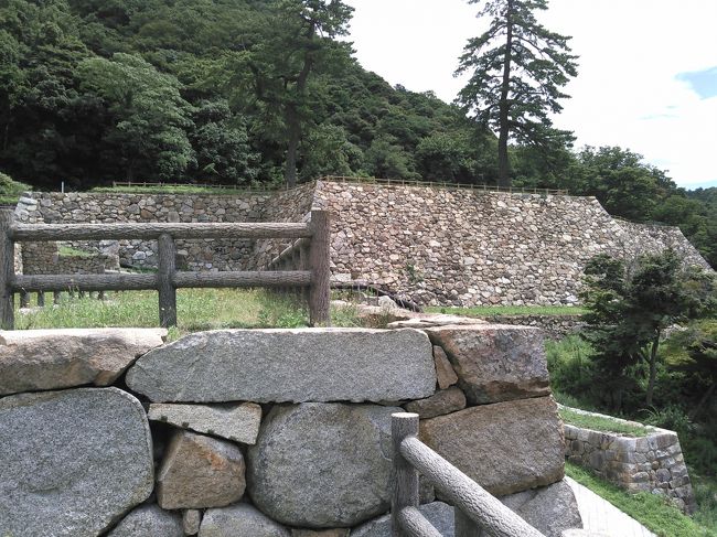 でも２００６年から３０年の歳月をかけて、幕末の姿に戻す計画が粛々と行われているらしいです。