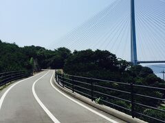 生口島のレモン畑を突っ切って進む。
向こうに見えるのが多々羅大橋。
大三島へ渡る。
