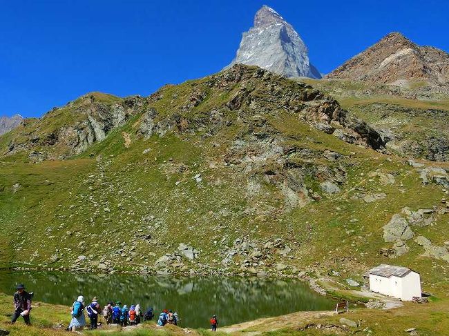 シュバルツゼーを行く日本人のハイカーグルーブ