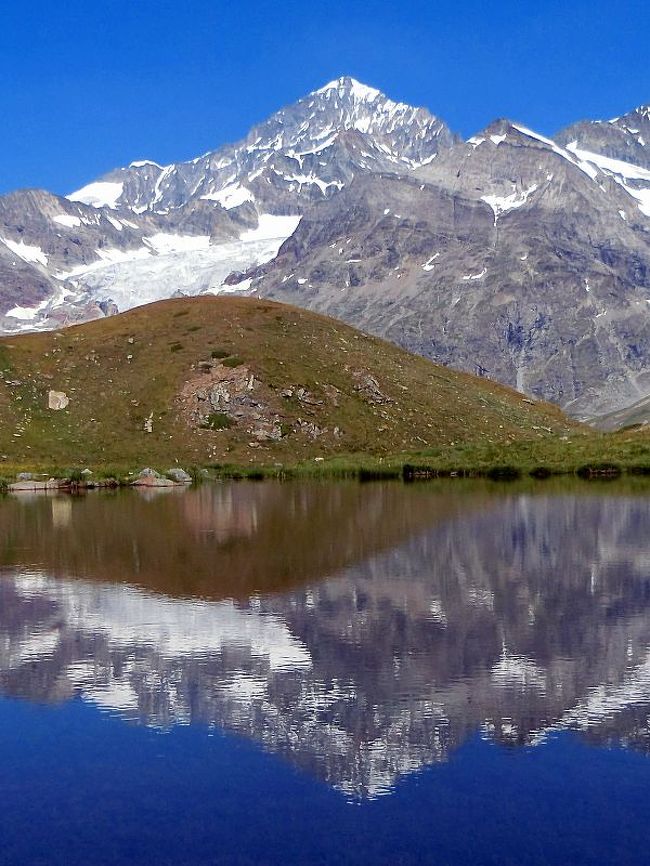 池に映るダンブランシュ