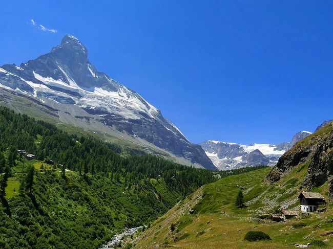 右下に見えるレストランはやっていませんでした