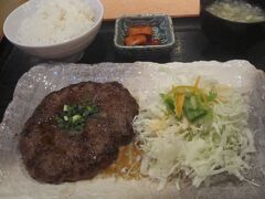 こうなったらやっぱり石垣牛！
ランチは石垣牛のハンバーグと…