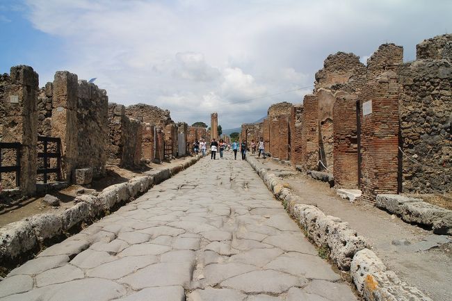 とにかく広い。<br />行き止まりのところも多く、地図上だとそれが少し判りにくくなっている。思うように動けず、結局、円形闘技場だとかある東側のエリアは距離もあるので割愛。