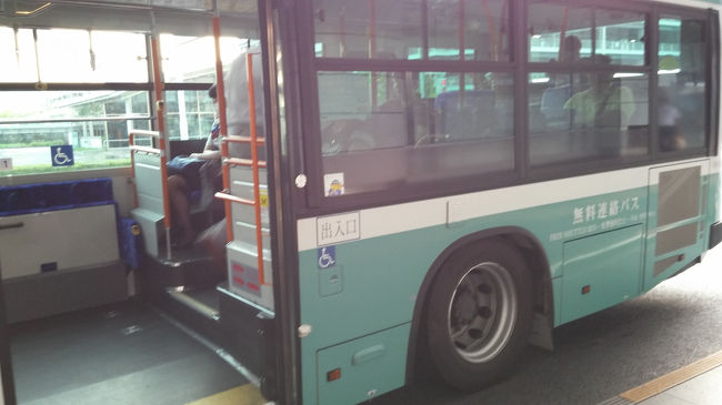 そして国際線ターミナルへバスで移動。