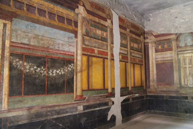 秘儀荘の壁画。<br />この家の壁画はよく残っていた。