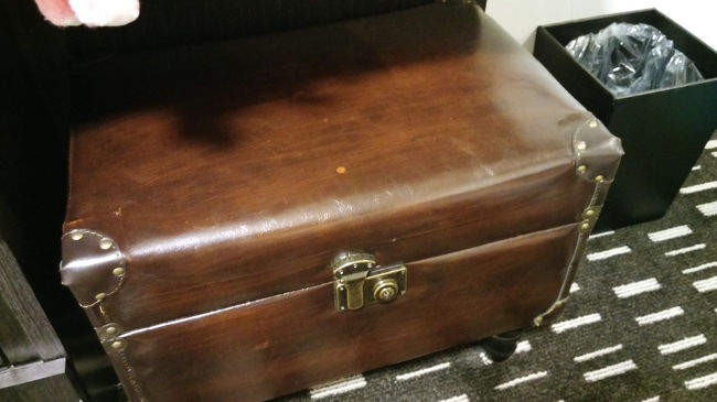 物入れがスーツケースの形でかわいい