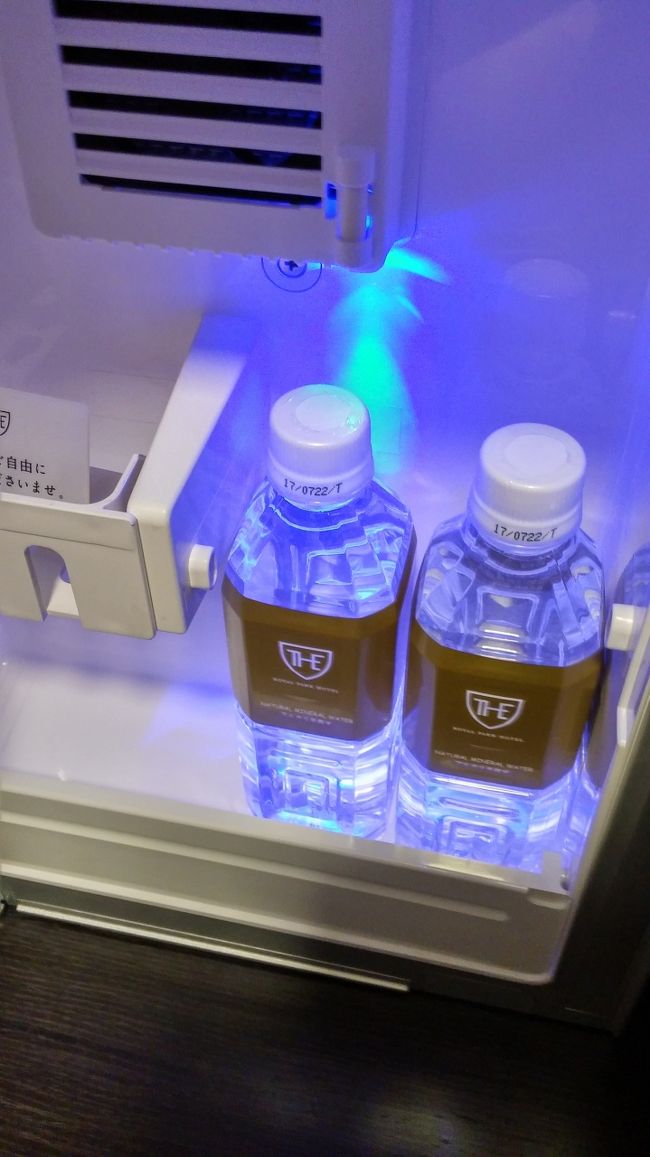 中には無料のお水が二本。お水がなかなか侮れなくて、甘くておいしいと娘達絶賛。