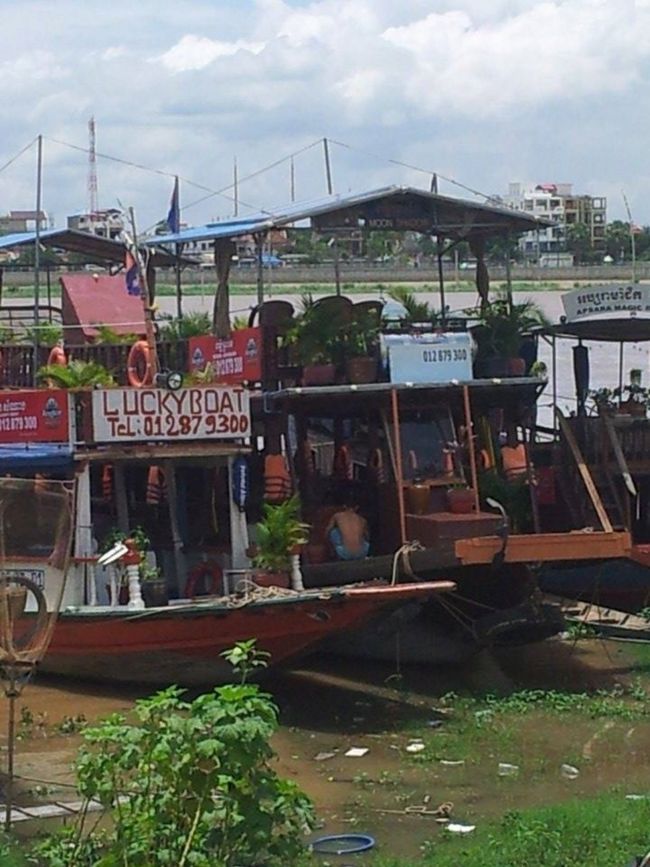 プノンペンのボートクルーズの乗り場です。<br />