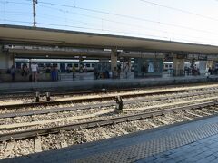 7月16日(木)。ボローニャ中央駅でモデナへ行く列車待ち。