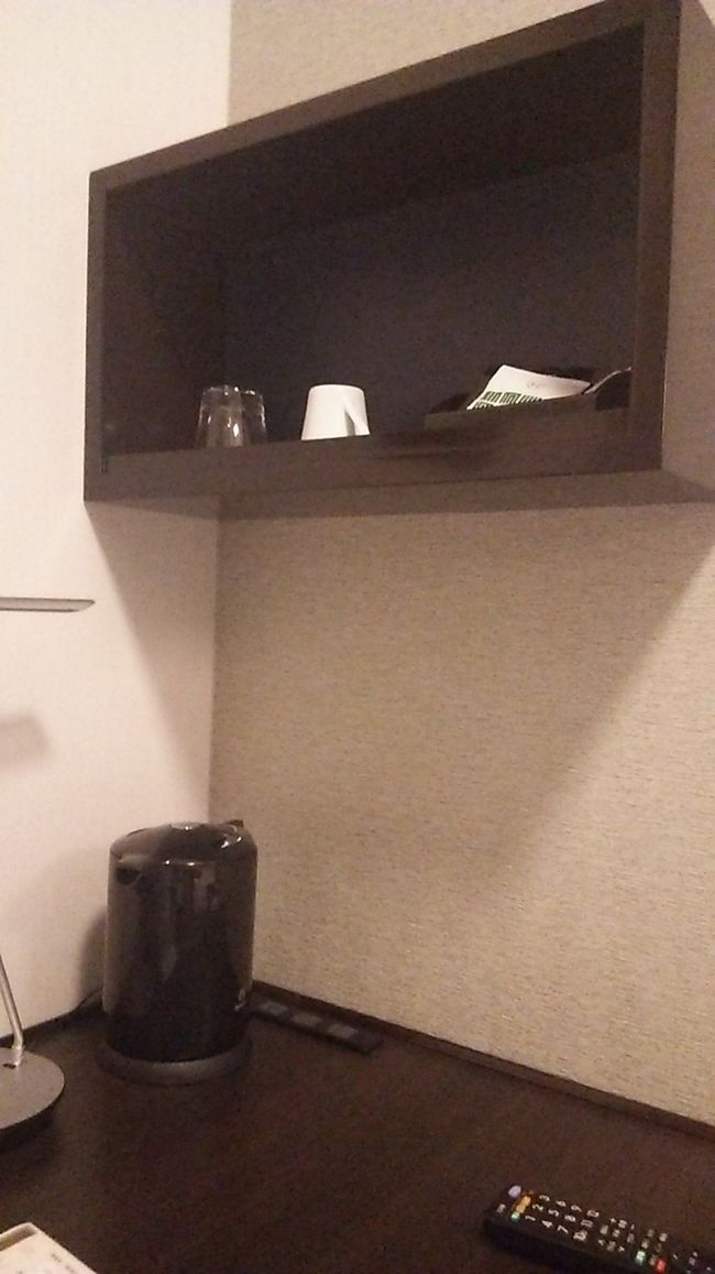 なかなかおしゃれなデスク周りで、綺麗にお掃除されてるし