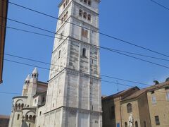 Duomo di Modena。Torre Civica o Ghirlandina