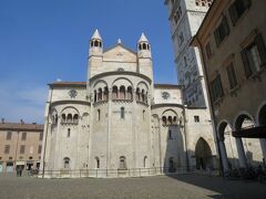 Duomo di Modena。一回りしましょう。