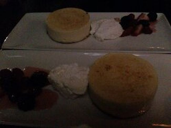 (◎_◎;)(◎_◎;)(◎_◎;)(◎_◎;)この。大きさ。って<br /><br />。。。日本じゃね〜ホールって言うのよ。。これー。<br /><br />かなりお腹いっぱい。日本の感覚で、少し食べるつもりが。。。あー<br /><br />デカい!デカい!デカい!デカーい!<br /><br />大失敗。決して忘れてはいけない。<br /><br />アメリカは、何でもアメリカンサイズなのだ。<br /><br />さすがの私も、胃に負担が。笑 重い(´；ω；`)ｳｯ…<br /><br />かなりの満腹でホテルへ戻りました。<br /><br />いよいよ翌日は、ディズニーランド。早めの就寝です。<br />