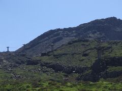 ロープウエイに乗るつもりで来たのに、動いてません。