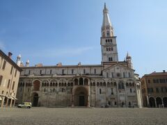 Duomo di Modena。ピアッツァ・グランデから。