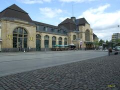 コブレンツの駅舎　ここからはライン川を離れてモーゼル川沿いをドライブしていきます