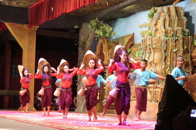 ザルを持って編み傘音頭かな・・・？