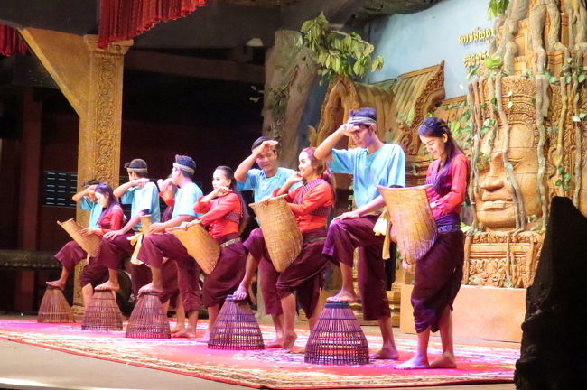 今度は、ドジョウすくいの踊りでもするのかな？