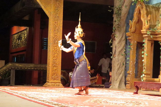 今度も別のグループの踊りです。