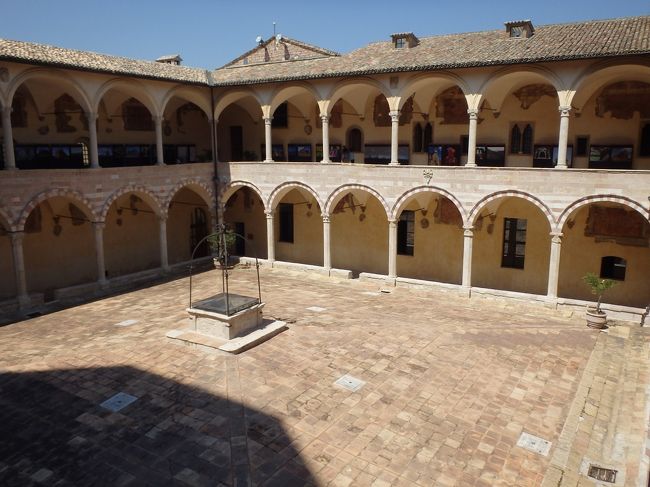 アッシジ(Assisi)、 中世イタリアの町にタイムスリップ