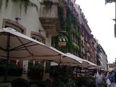 クルーズが終わり。
もうすぐ、３時。
最後の晩餐です。ちゃんと食べたいが、この時間ランチやってるところあるかなぁ。

１件レストランを訪れ、「今からランチ食べれる？」と言ったらやっぱりダメと言われ。
「ここをまっすぐ20mほど行ったところに”グルーバー”というお店があって、まだランチやってるわ！行ってみて」と丁寧に教えてくれた。
このお店。

前菜＋メインのムニュをオーダー。
ただし、、、出てくるのにものすごく時間がかかり。焦る。
