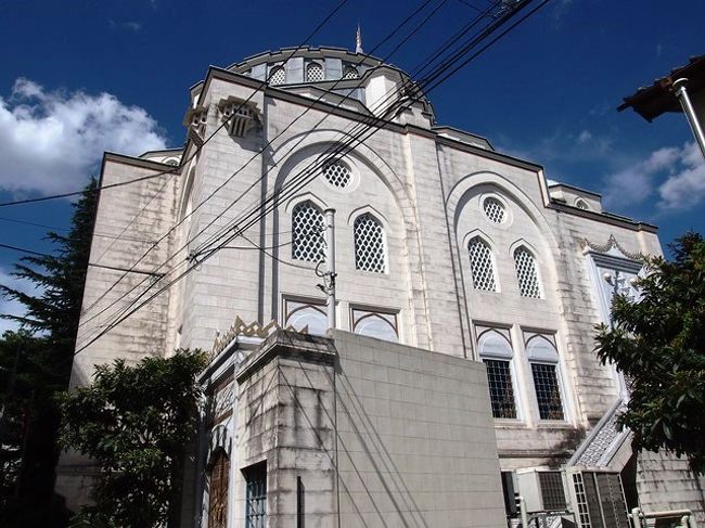 外に出て、外観を撮影。<br />都心の住宅地は電柱や電線が邪魔でなかなかいい絵は撮れない。