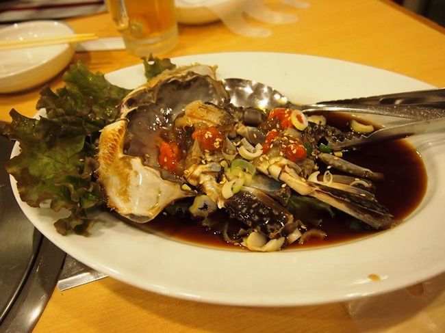 これこれ。<br />赤い卵が乗っているコレですよ〜♪<br /><br />この「名家」というお店、カンジャン・ケジャンで有名なお店らしい。<br />７・８月以外なら常時食べられるらしいけど…って今、８月じゃん！<br /><br />お店に電話して聞いたら「まだやってます」というので来てみたのでした。<br />例年だともう扱ってないらしいけど、今年はたまた良いカニが入って８月までもったとか。「でも来週は終わり」とのことでした。<br /><br /><br />念願のお味は…<br /><br /><br />「(・∀・)お〜いし〜い！！！！」<br /><br />甘くて、トロトロで…たまりませんっ！<br /><br />