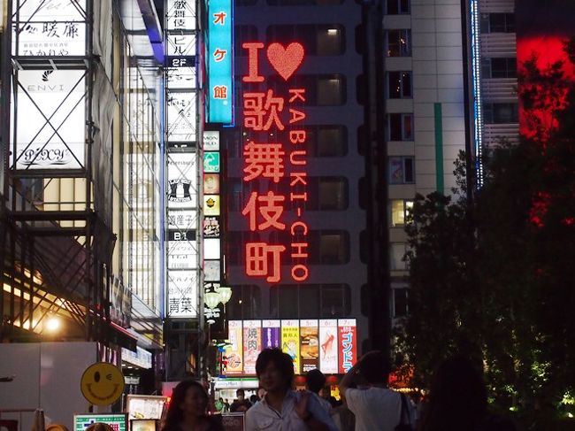 韓国料理も堪能して、大満足の一日でした。<br />お店から新宿駅まで歩いて帰ることにしました。<br /><br />最後はアジア有数の歓楽街「歌舞伎町」<br />２丁目を通って、ホストクラブの写真を冷やかしながら歩いていると新宿駅まではあっと言う間。<br /><br /><br /><br />と、いうことで、国内で海外気分第２弾は気分もお腹も大満足でした！<br />特に、東京ジャーミィは、オリエンタルな雰囲気とかが好きな人には本当におすすめです！！<br />