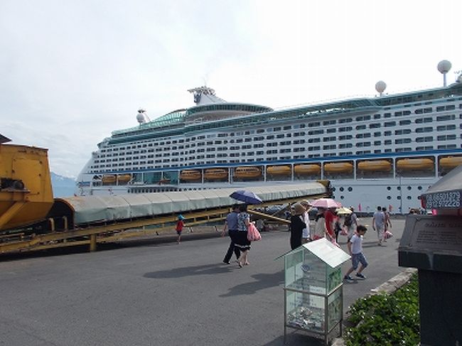 全長　３１０メートル<br /><br />全高　６３メートル<br /><br /><br />今回は、台風が台湾を直撃し、その影響を心配しましたが、二日目に少し白波が立つ程度で、１３万トンの船では全く揺れを感じませんでした。