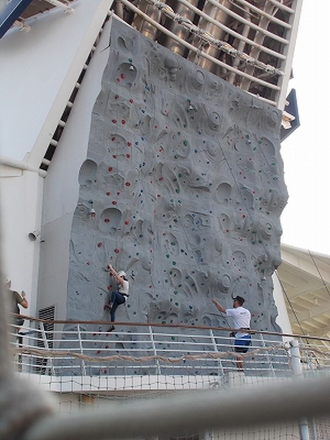 ロッククライミングの施設です。<br /><br />誰でも参加できますが、参加する際は自己責任で参加する旨、同意書のサインが必要です。