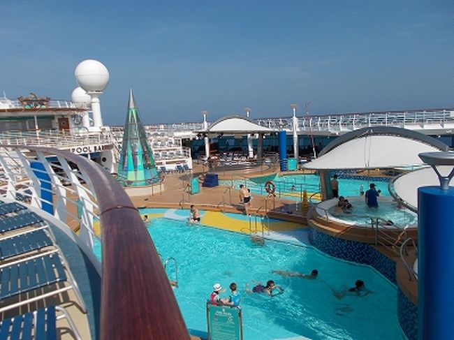 プールとジャグジー