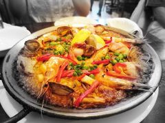 博物館で古生代の生き物たちと語り合っていたら、あっという間に2時間半が過ぎてしまい、時刻はもうお昼近く。
この日は土曜日だったので少し早めのランチタイムとして、上野駅の高架下にあるバルへと友人と向かう。

向かった先はカタラン地方の料理を専門とするスペイン・バルのバニュルス。
此処のパエリアは私のお気に入り♪
バニュルスのパエリアは注文を受けてから焼くので、オーダーしてからの時間が若干かかるが、待つ甲斐のある味だと思う。
今回は、美味しいパエリアに出会ったことがない…と云う友人への紹介を兼ねてのランチタイム。

涼しい店内でゆっくりと食事をした後は、JR宇都宮線を利用して、少し遠出の旅へと出発！
東京都→埼玉県→茨城県→栃木県へと車窓の景色は変わり、1時間のお昼寝タイムの後に下車した駅は、栃木県の野木駅。
