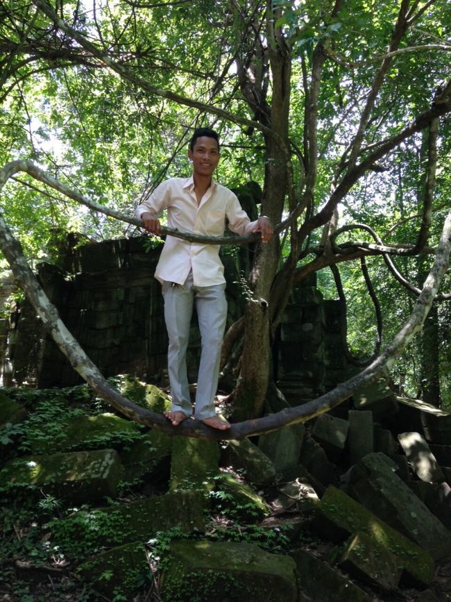 ベンメリア遺跡は遊ぶ場所沢山あって 楽しいです。<br />みんなさんも 是非 遊びに行ってください。<br /><br />カンボジアタクシードライバーアートをおすすめです。<br />予約メール:ongart265@gmail.com<br />宜しくお願いします！