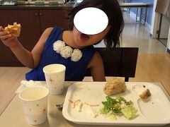 7月16日（木）帰る日。
朝無料朝御飯食べてるときに、昨日海で拾った貝と捕まえたヤドカリを同級生の車に忘れた事に気づき落ちる娘。（がしかしヤドカリは全滅してたらしい）