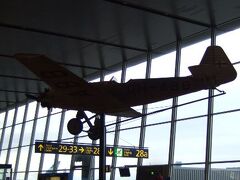 ヘルシンキ・ヴァンター空港（フィンランド）
Helsinki-Vantaa Airport , Finland
http://www.helsinki-vantaa.fi/

ヴァンター空港での乗継は２時間を切っていてもＯＫなのだそうです（2007.4）。

今回の私の場合、往復とも２時間前後の乗継時間だったのですが、
遅れもなく時間のロスもなく、無事、成田〜スペインの往復ができました。
