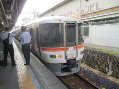 沼津駅にて。ホームライナー静岡１号静岡行き。