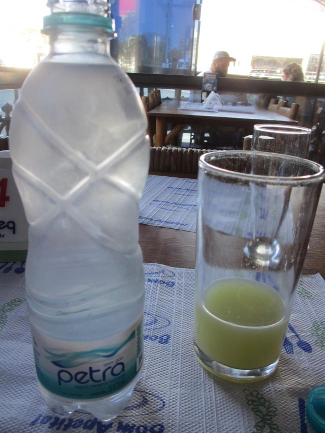 ジェロは要らないからリモンを多目に！<br />　と言ったら、４個分ぐらい搾ってた。。。<br /><br />おいおい、どんだけ〜<br />　日本だったらリモン代の方が高く付きそう<br /> 　　というか、絶対に有り得ない量だよな〜