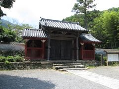 まずは、厳原の街中に近い、宗家の菩提寺の万松院を観光です。
拝観料300円です。