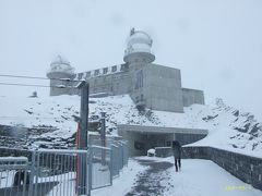 登山電車に乗り雪が降るゴルナグラート展望台へ