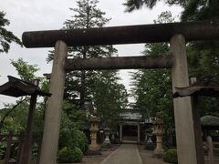 松岬(まつがさき)神社
米沢藩の藩主だった上杉鷹山や上杉景勝、彼らの重臣たち合わせて６柱が祀られています。