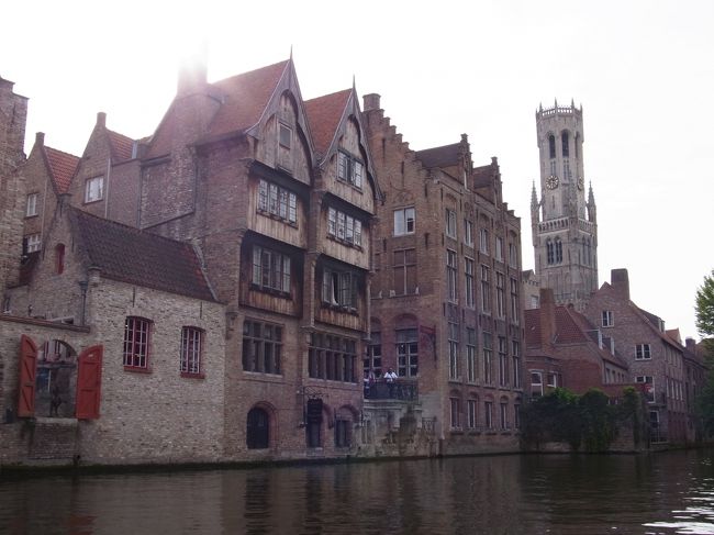 鐘楼が見えて来ました。<br /><br />そう言えば、まだブルージュのアイドルに会っていない...。<br />何処にいるのかな〜？