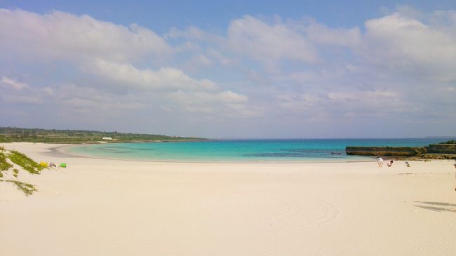 渡口の浜。真っ白な砂はほんとにサラッサラで<br />まるでパウダーのようでした∩(´∀`)∩<br />