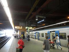 ストックホルム駅到着。
ここから、１系統のバス停まではかなり歩きます。