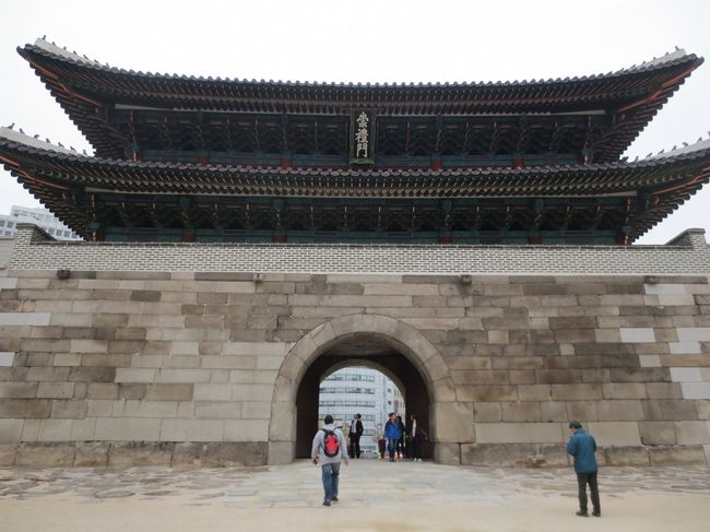 すっかりリニューアルされた崇礼門。