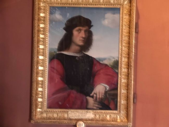 これがそのアニョーロ・ドーニの肖像。<br />ラファエロが同じ頃に描いています。<br />パラティーナ美術館に展示されています。<br /><br />エピソードを聞いたせいか、なんか吝嗇そうな顔をしています。