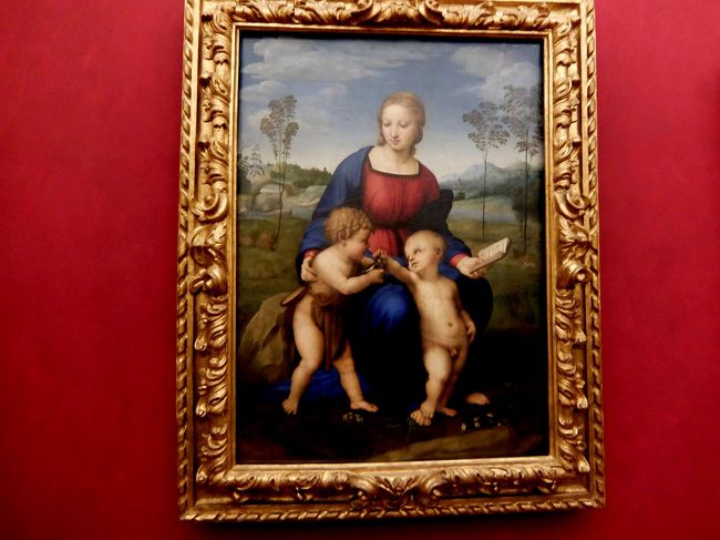 一方、フィレンツェ時代のラファエロ「ひわの聖母」<br />１５０５年頃の作品